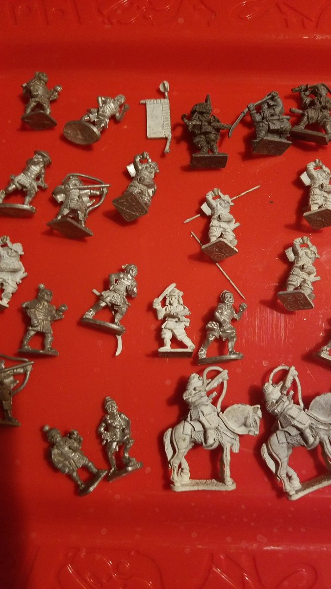 daydreamtiger1's tweet photo. Minis acquired at #ScrumCon flea market. Assorted samurai, 25mm. $4.00 https://t.co/7BHrkA0Hll