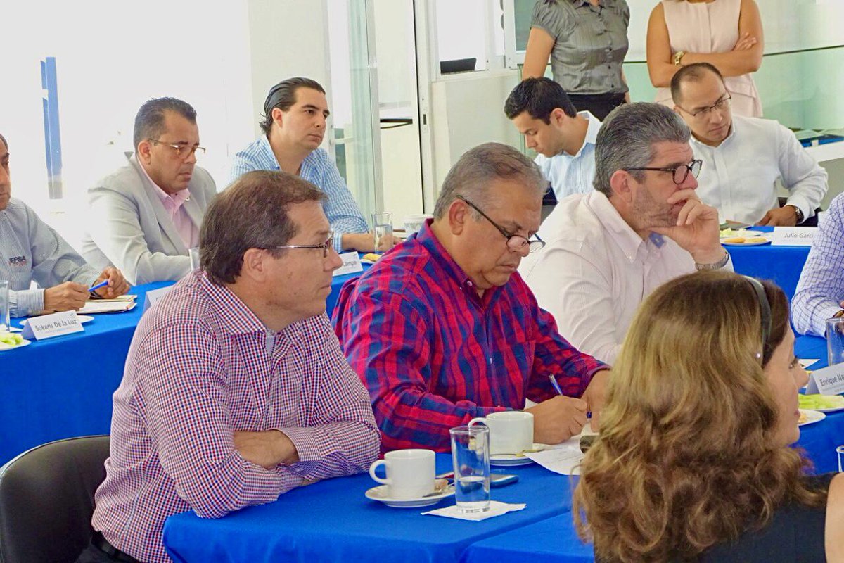 En representación del A.A. Manuel H. Reynaud Agiss <a href="/Man_rey/">Manuel Reynaud</a>, asistió a la Sesión del Consejo Consultivo del <a href="/comceveracruz/">COMCE Veracruz</a> el Lic. Jorge A. Díaz Arce <a href="/jadiazarce/">Jorge A. Diaz Arce</a>, Director Administrativo, donde se dio a conocer el plan estratégico para este bienio 2020-2021.