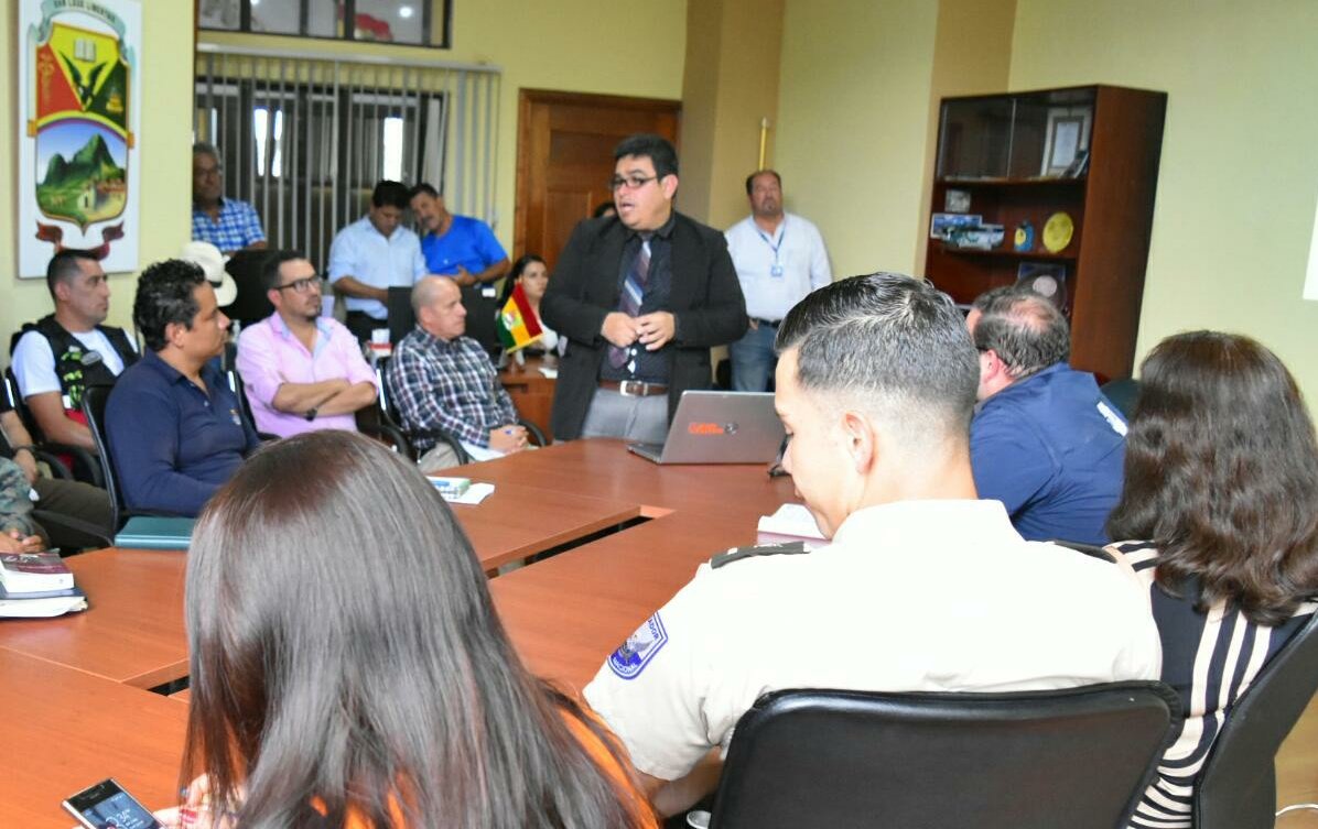 WillanMalla's tweet photo. HOY| #Distrito11D06 participa de reunión mesa 2 #Salud, ante activación del Centro de Operaciones & Emergencias (COE) CALVAS y coordinar acciones, para prevenir contagio del #Coronavirus🦠 COVID19 en nuestros cantones.#SomosEducaciónEc @monserratcream1 @magdasalazarg @GoberLoja https://t.co/c9fg8bgwJq
