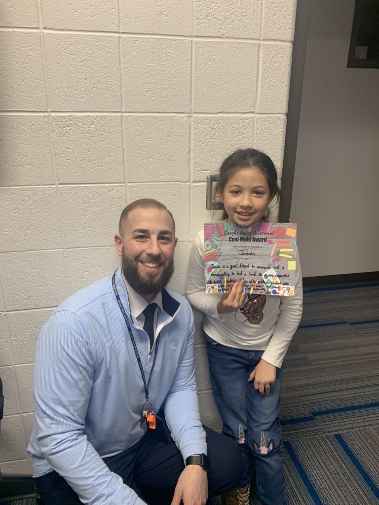 tony_mirabito's tweet photo. Cool Muhl of the Day goes to Jeniah! Jeniah is a great friend to everyone! Today one of the students in her class was upset so she gave the student the necklace that she had just won at our NED assembly to make her friend feel better! @muhlsd #MECpride #BeKind #PositiveCallHome https://t.co/VRcTqtIOyf