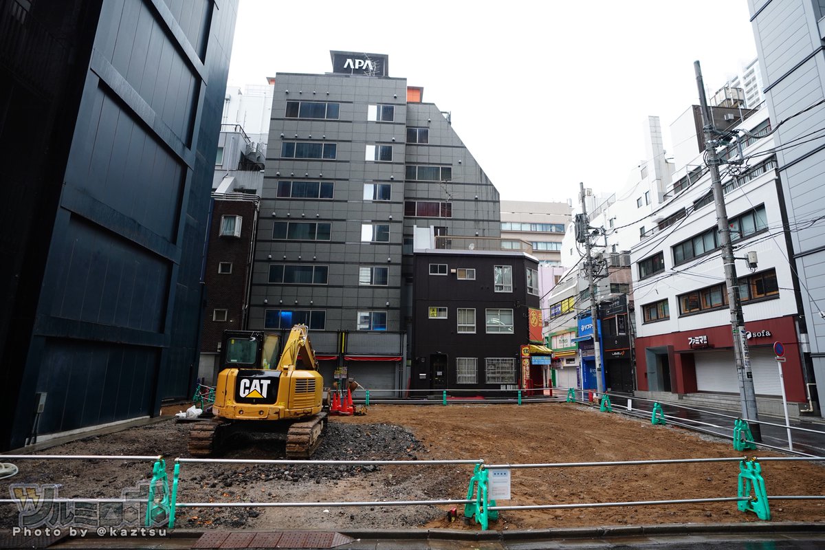 ﾂﾙﾐﾛﾎﾞ 今朝の秋葉原 行列 その他 行列 特に見かけず ほか とんかつ冨貴 ニッピンの跡地が更地になり人目につくようになったからか 奥のあきばお が 秋葉で一番面白い店 の広告さっそく貼り出してくるの たくましくてすき