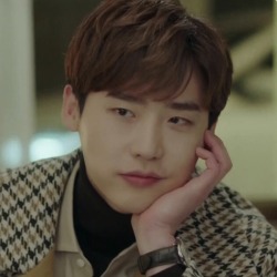 jaemincz's tweet photo. q lee jongsuk já foi personagem de webtoon todo mundo sabe, mas vocês já viram ele versão anime?? pois bem, apresento a vocês hiroomi nase; https://t.co/rVjdwKlZig