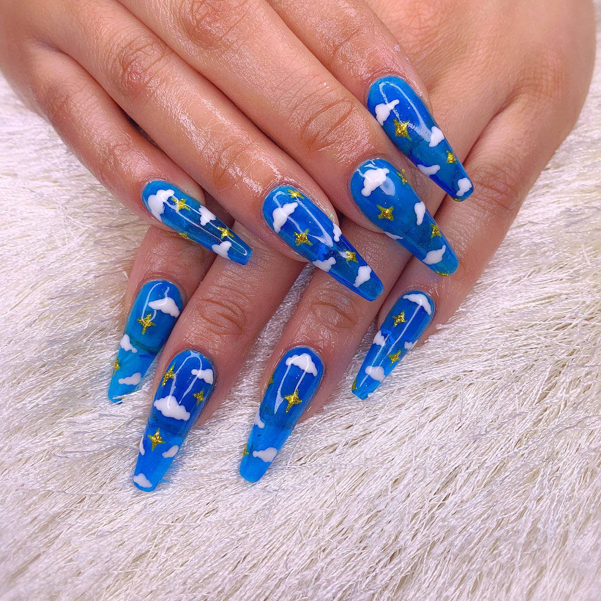 Scullys_Sister's tweet photo. Omg I’m obsessed with my nails. Blue Dream ☁️✨. Available at #thatcolour located in Water Tower 💋 https://t.co/CDcx0CJ8IE