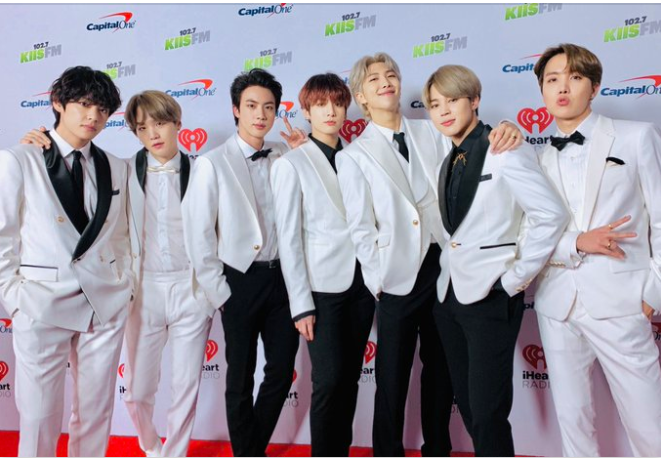 Galaxybound_'s tweet photo. Hahaha do y'all ever just sit down and cry https://t.co/UZfYi6KMuk