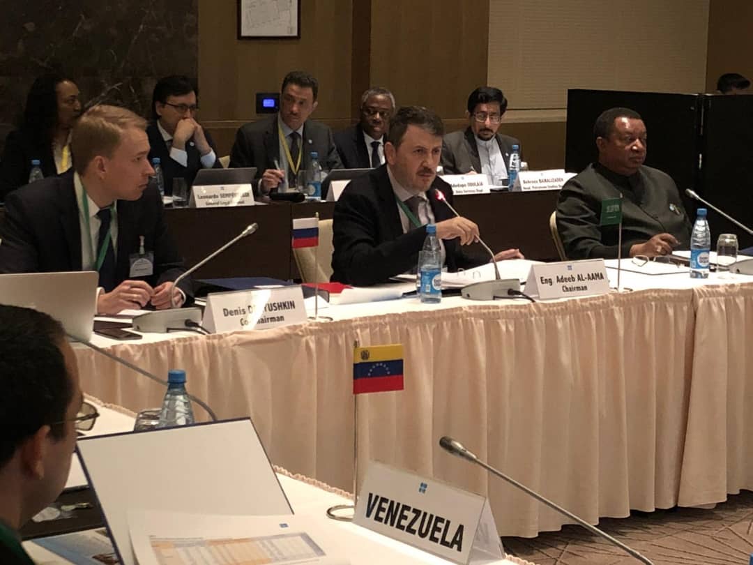 MQuevedoF's tweet photo. Nos reuinimos con el Secretario General de la OPEP, Mohammad Barkindo, revisamos la situación del mercado petrolero global y las proyecciones de demanda y producción para este año 2020 ¡Lograr el equilibrio del mercado de hidrocarburos es prioridad para Venezuela! 2/2 https://t.co/9CvFVbIXKH