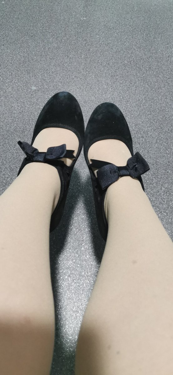 FootQueen91's tweet photo. Today's footwear
#nylons #footwear #smelly #tuesdayheels #heels #feetfindom #finD #Feetfettish #feetbuyers #footlove #Feetfettish #footlover #ShoesdayTuesday #Shoes #toes #tootsi #smellyfeet https://t.co/WClNJ6bZHe