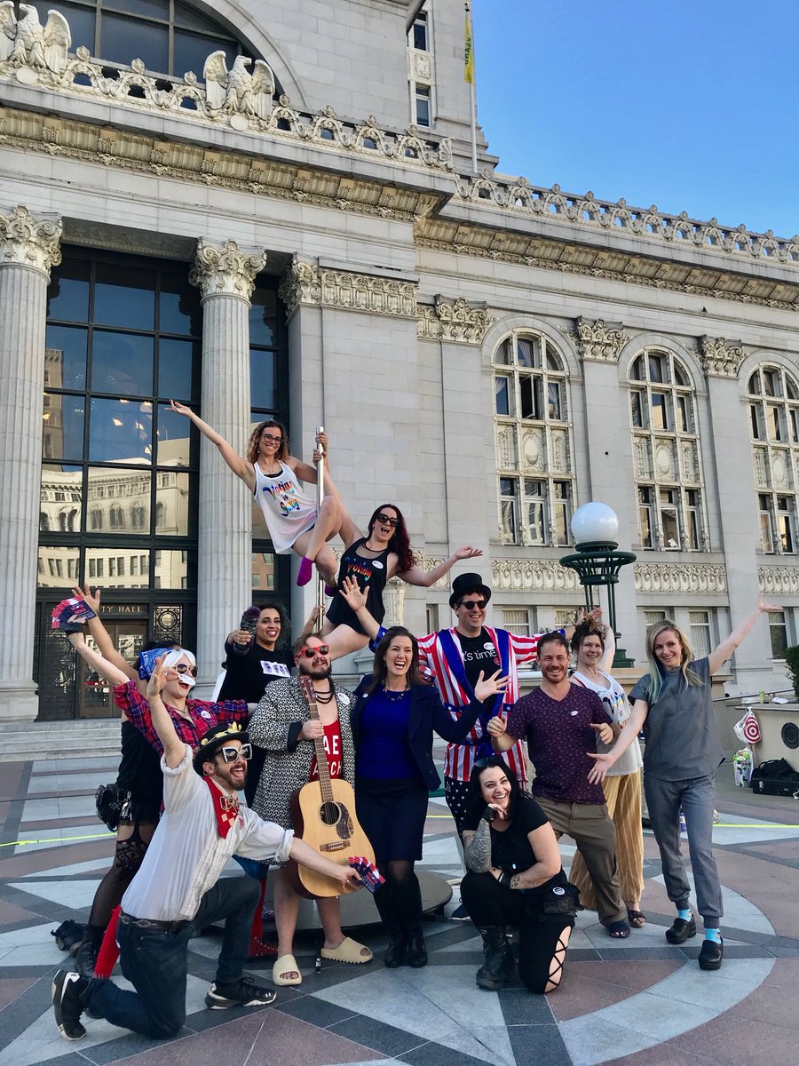 LibbySchaaf's tweet photo. Voting is fun! Had a great time joining a #PollParty in front of Oakland City Hall. The goal of #PollParty is to celebrate democracy and increase voter turn out! Be sure to vote today, for more information go to https://t.co/fuOdQ0QkXw https://t.co/JqYmOE2jRk