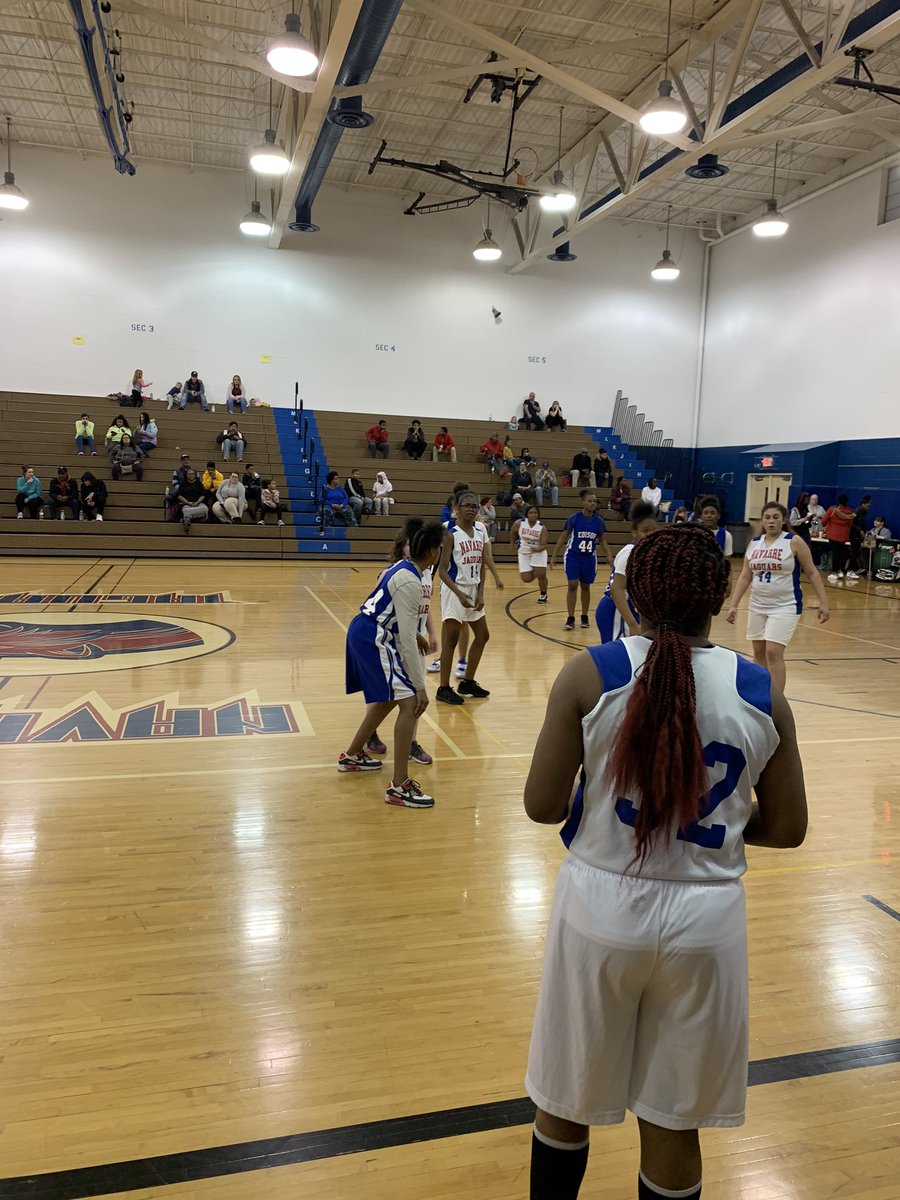 mr_dillon4's tweet photo. Navarre vs Edison! @MiddleNavarre @Principal_Boyd @MissGJagAP @SouthBendCSC @EIC_SB_IN https://t.co/V96L0ePlvI