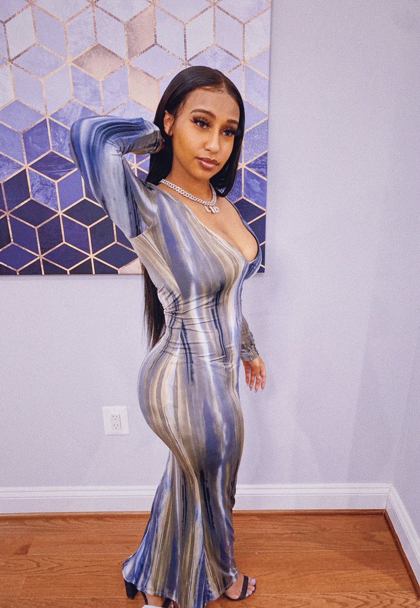Lidyaxxo's tweet photo. Pretty like art bitch, I look like a fixture 👤💙 https://t.co/P07Tmsam0b