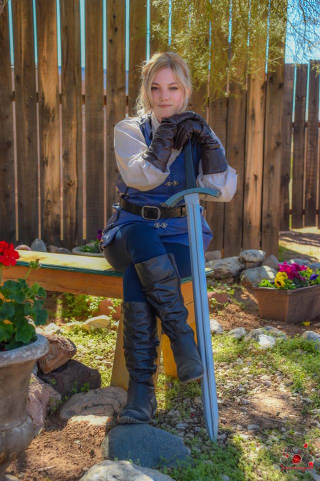 KimberlyUpland's tweet photo. Emma had fun at the 
@azrenfest Photos by 
@GNERDCorner #emmaswanjones #emmaswancosplay #ouatcosplay #emmajones #captainswan #jennifermorrisonlookaliike #emmaswancosplayer #reniassancefestival @jenmorrisonlive @AdamHorowitzLA @OncerCosplay @OnceABC https://t.co/YPWSG1NQu3