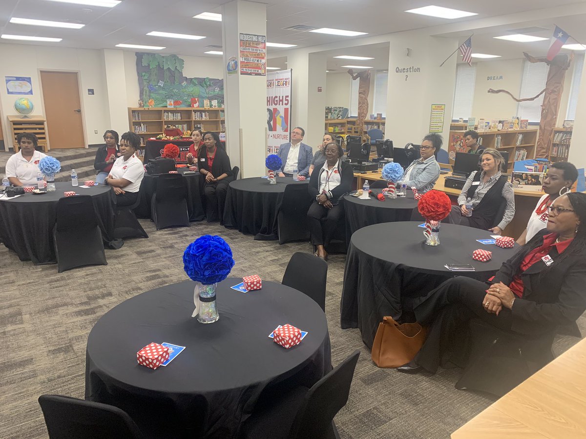 DAPerryJr_Leads's tweet photo. #DestinationRestoration #GetOnTheBus #HighPointe #LEARN @ChisdHighpointe @cedarhillisd https://t.co/tDZ55FVeDQ