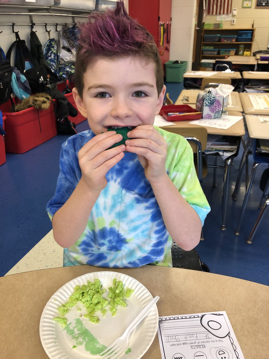 MrsCibellis's tweet photo. Do you like green eggs and ham? Most first graders loved it! #sesdproud #stewshines #DrSeussDay https://t.co/pUTolaAaTE