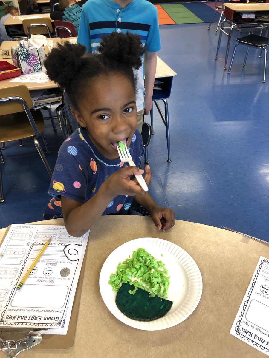 MrsCibellis's tweet photo. Do you like green eggs and ham? Most first graders loved it! #sesdproud #stewshines #DrSeussDay https://t.co/pUTolaAaTE