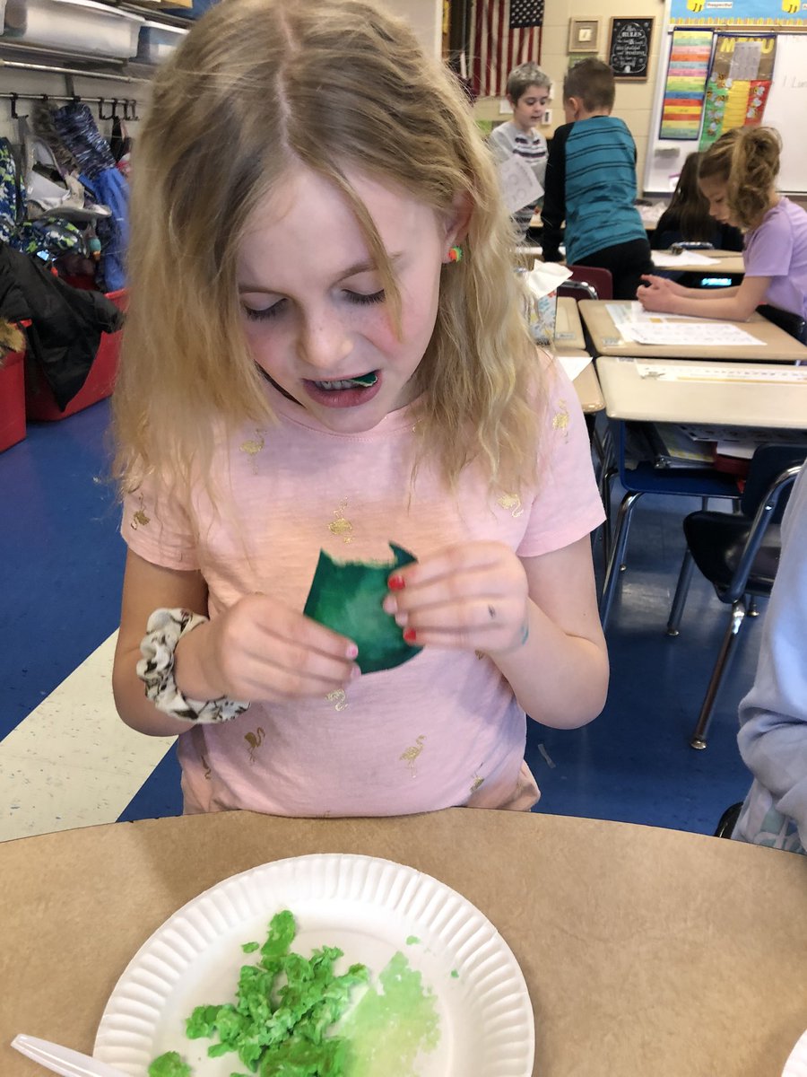 MrsCibellis's tweet photo. Do you like green eggs and ham? Most first graders loved it! #sesdproud #stewshines #DrSeussDay https://t.co/pUTolaAaTE