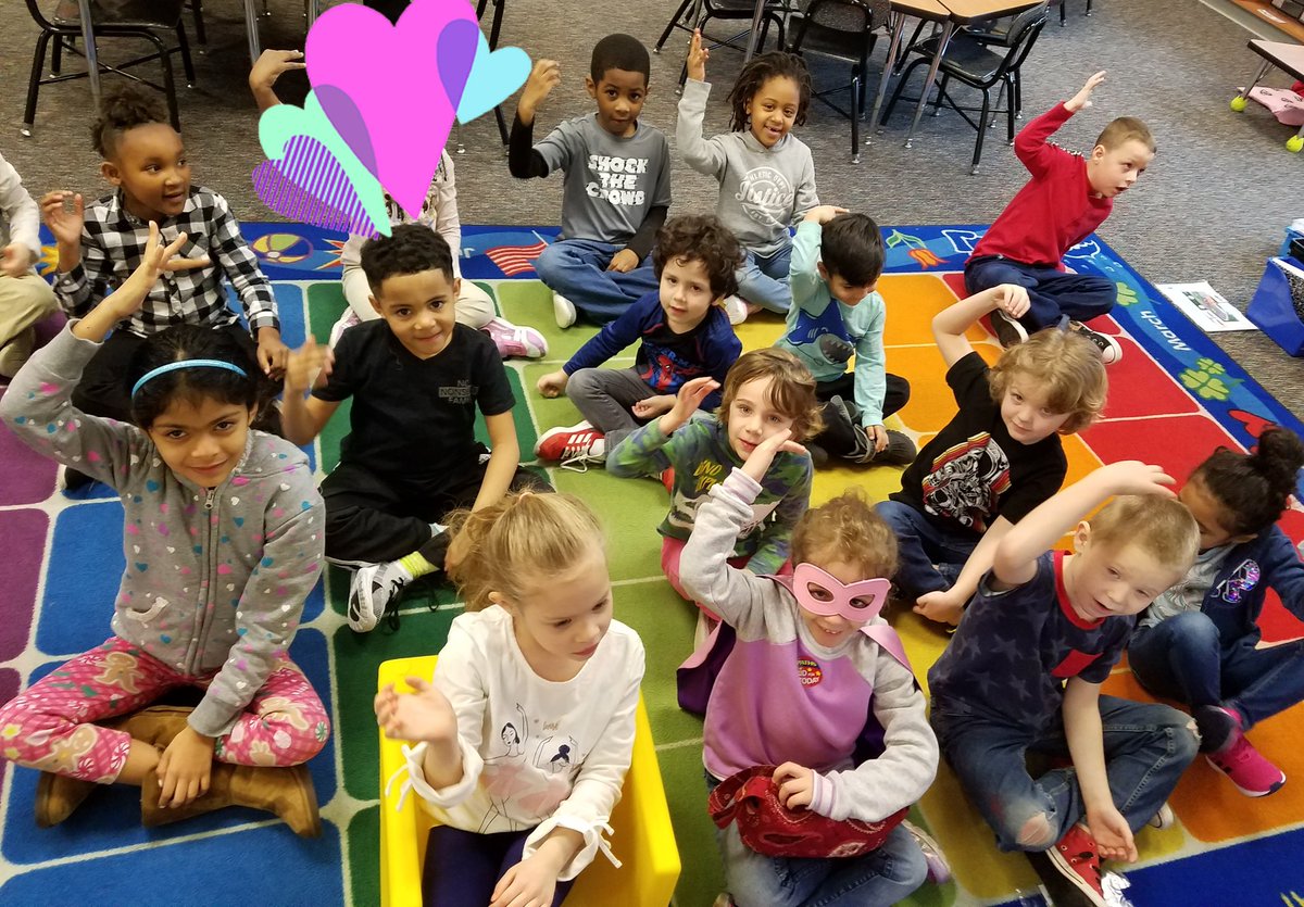 FCPSAulthouse's tweet photo. Everyone knows the "octopus" move is the best one. #nfesfalcons #ReadAcrossAmerica https://t.co/Koy6ZpJjd6