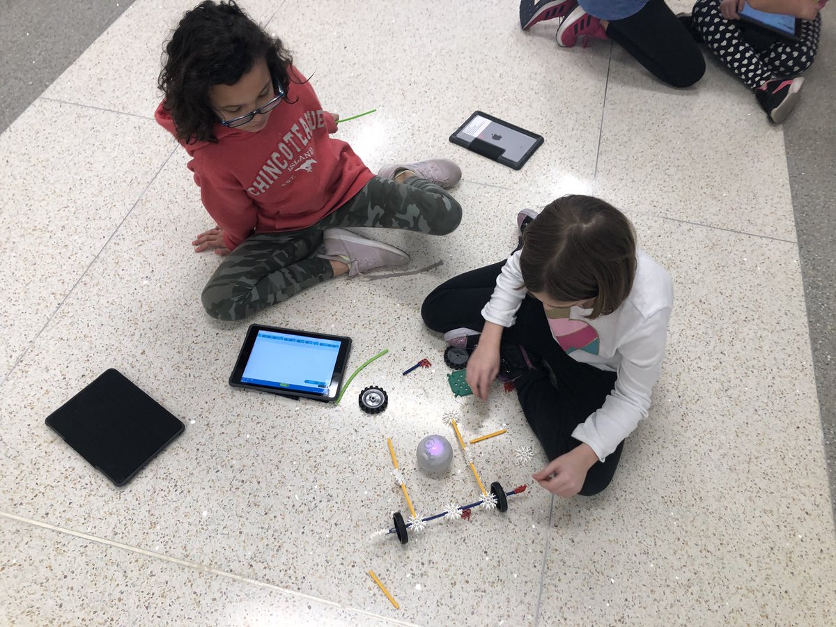Cropperl03's tweet image. Wrapping up our #codingclub @BaronElementary! 4th grade #coders using #blockcode to get their @Sphero powered @KNEX chariot from the library to the office!  @ManheimCentral @SpheroEdu @PADeptofEd #steminpa #proudtobeabaron #extremeBARONownership