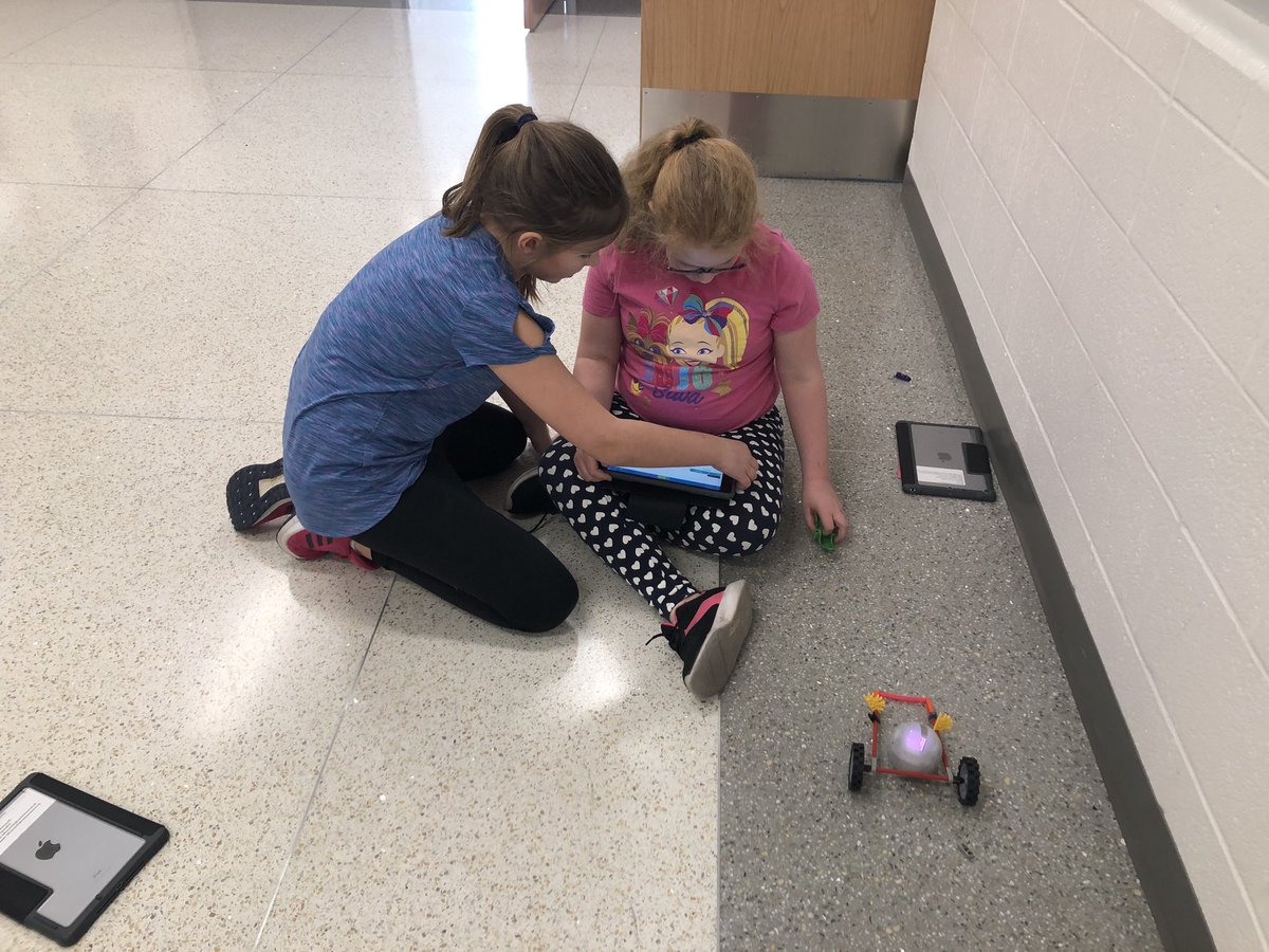 Cropperl03's tweet image. Wrapping up our #codingclub @BaronElementary! 4th grade #coders using #blockcode to get their @Sphero powered @KNEX chariot from the library to the office!  @ManheimCentral @SpheroEdu @PADeptofEd #steminpa #proudtobeabaron #extremeBARONownership