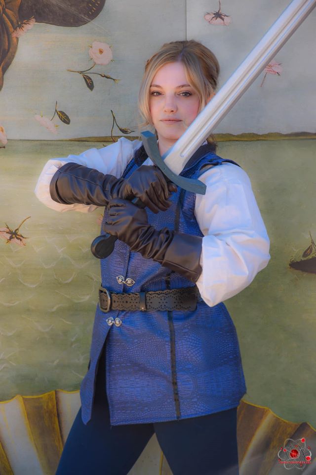 KimberlyUpland's tweet photo. More @azrenfest photos by @GNERDCorner @OncerCosplay @AdamHorowitzLA @jenmorrisonlive #emmaswanjones #emmaswancosplayer #ouatcosplay #jennifermorrisonlookalike https://t.co/1yKaZpV3at