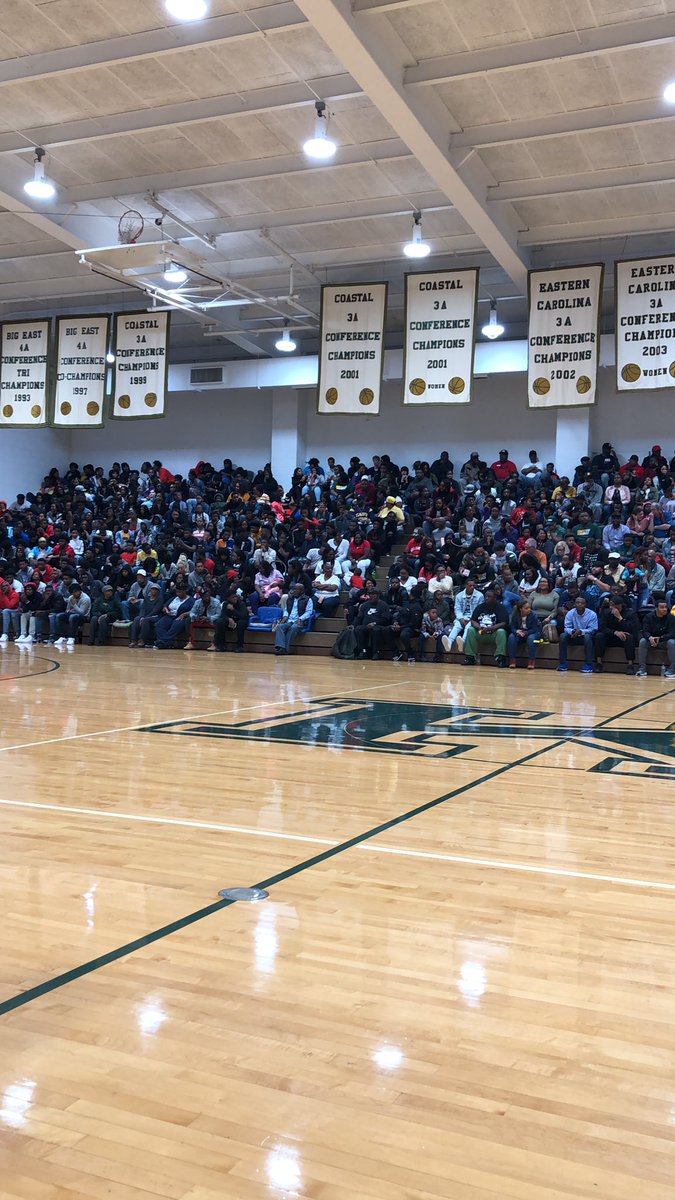 Coach_Campbell2's tweet photo. It is jammed packed in here #BasketballFix The Rematch https://t.co/aROlS2VkfZ