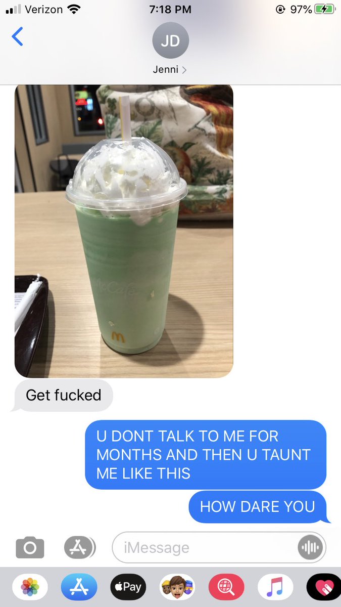 SpaceyTraci43's tweet photo. Haven’t talked to my sister in like a month and THIS is how she greets me???? 😤 https://t.co/S8RmLkyNYr
