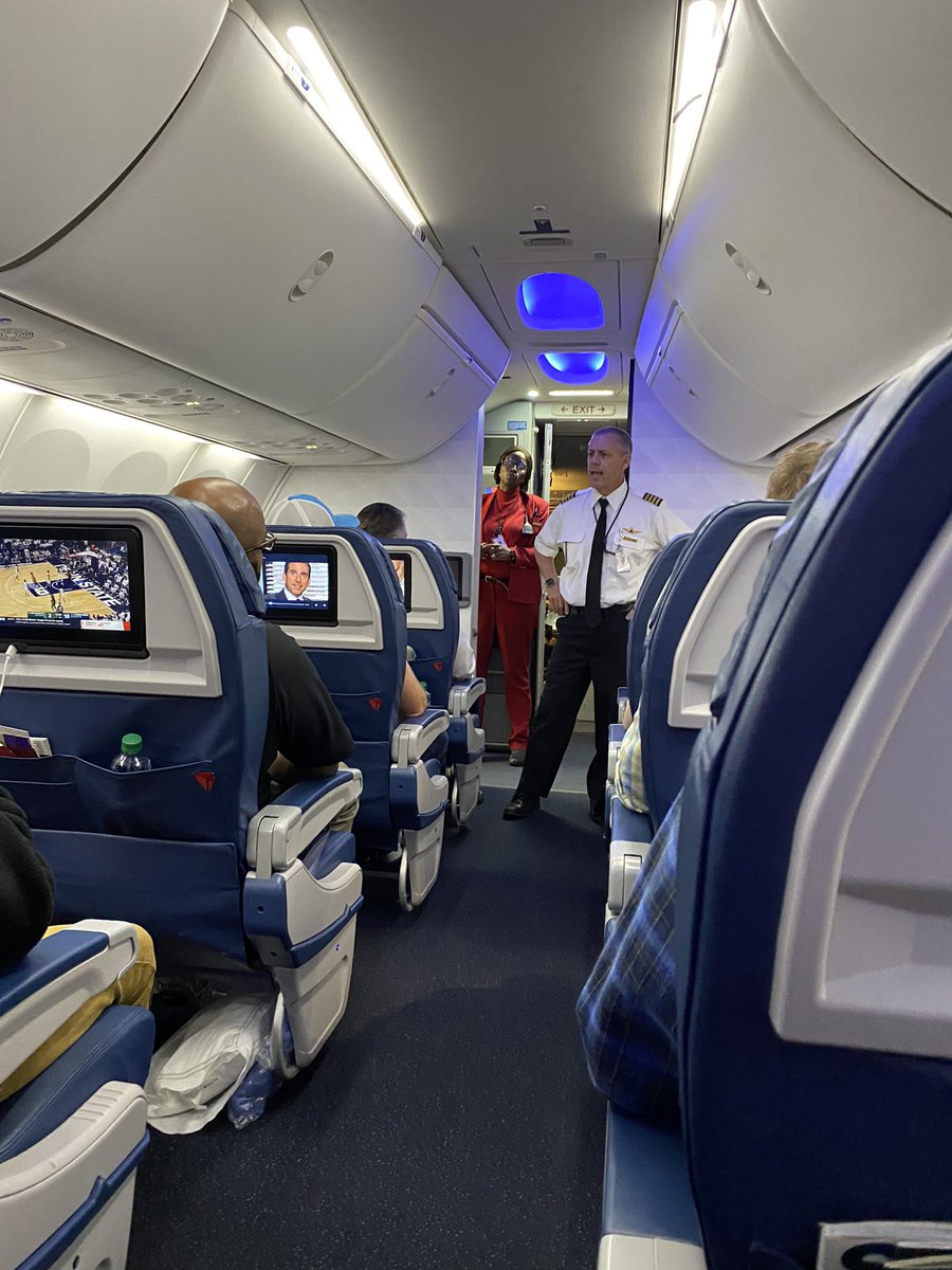 Good job for the captain DL1062 to say a few words for thanking us to choose Delta. #delta <a href="/Delta/">Delta</a>