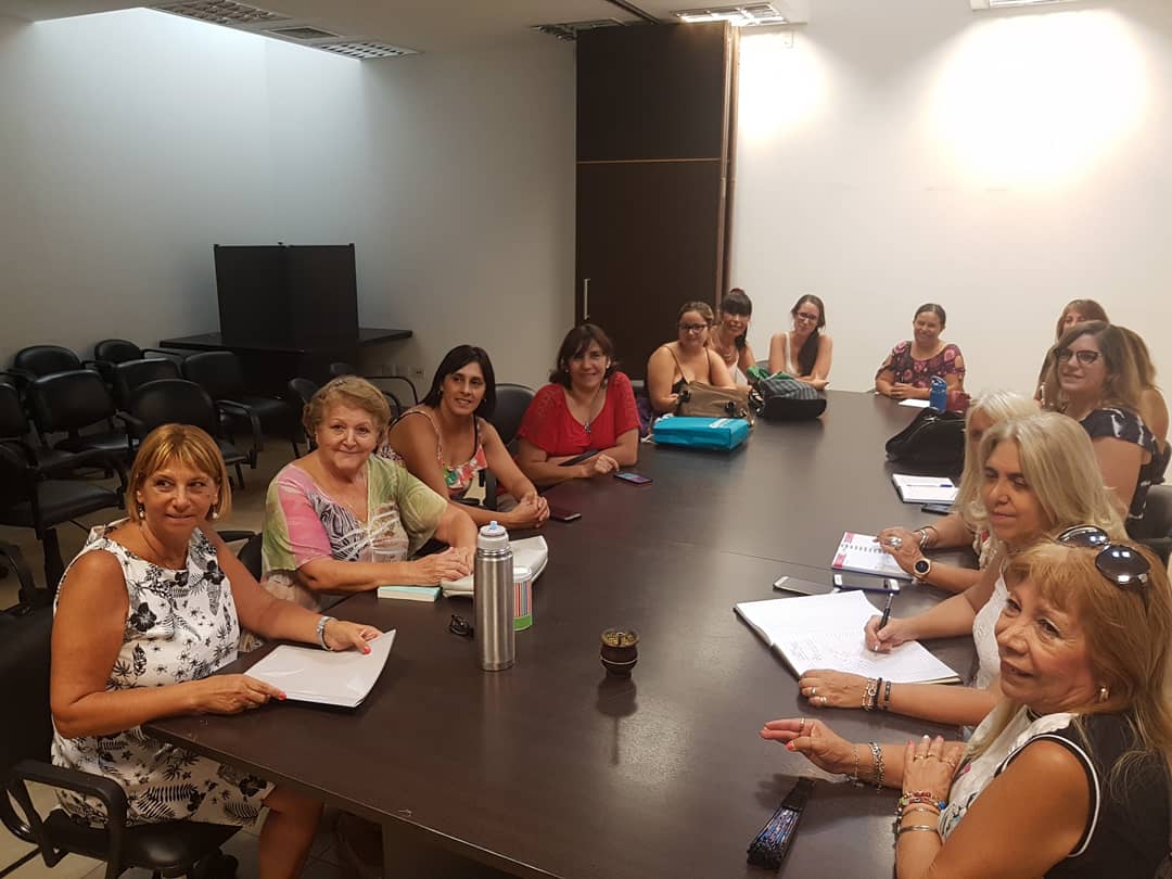 masperonismo's tweet photo. Con el objetivo de coordinar agenda y acciones con y para las mujeres y diversidades, realizamos hoy la primera reunión 2020 de #MujeresDeLa8va, creada desde el año 2016. 
Entre todas, es mejor.

#MarcelaPastore https://t.co/agAak1Mgy4
