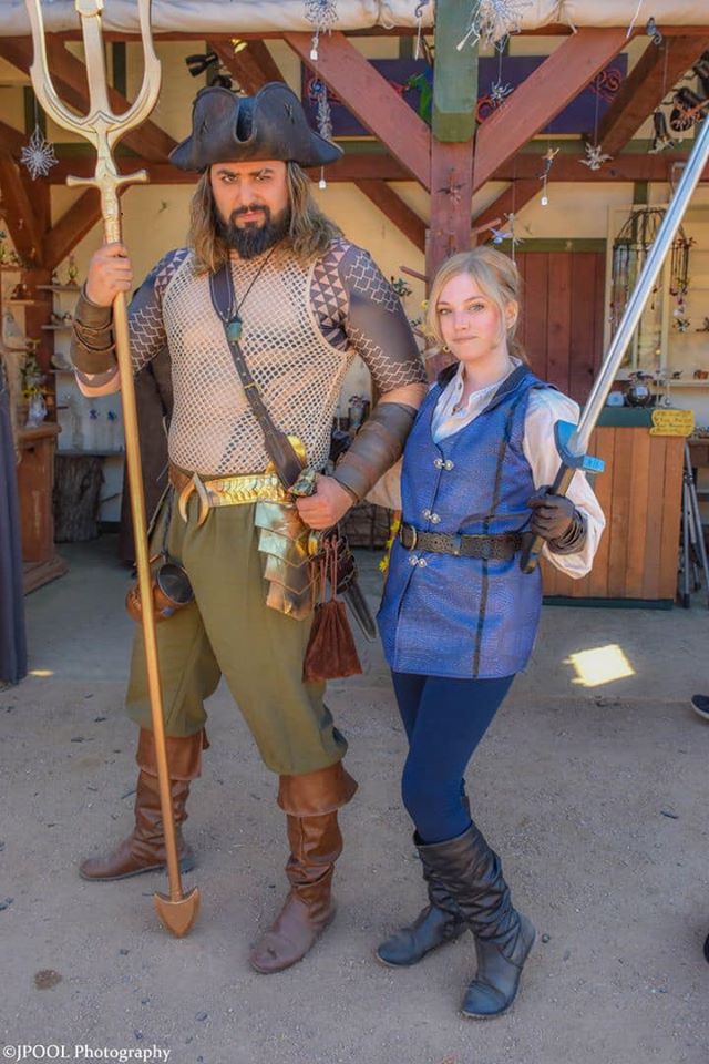 Emma VS Aquaman. Photo by <a href="/GNERDCorner/">JPOOLhausen | PHILIPPINES 🇵🇭</a>
<a href="/azrenfest/">AZRenFest</a> <a href="/OncerCosplay/">OncerCosplay</a> #emmaswancosplayer
 #jennifermorrisonlookalike #reniassancefestival #captainswan #emmaswanjones #ouatcosplay #aquamancosplay <a href="/jenmorrisonlive/">Jennifer Morrison</a>