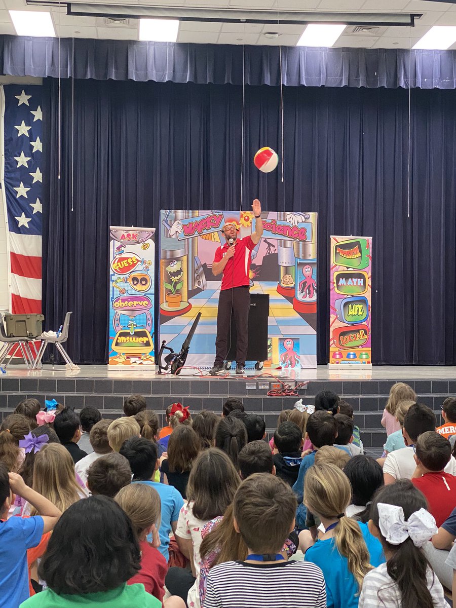 mrsmichelclass's tweet photo. The 2nd graders LOVED watching the Wacky Science Magic Show! Thank you @SampsonPTO for bringing him to @SampsonElem! #scienceormagic @2ndgradeSampson https://t.co/trwtkleUv9