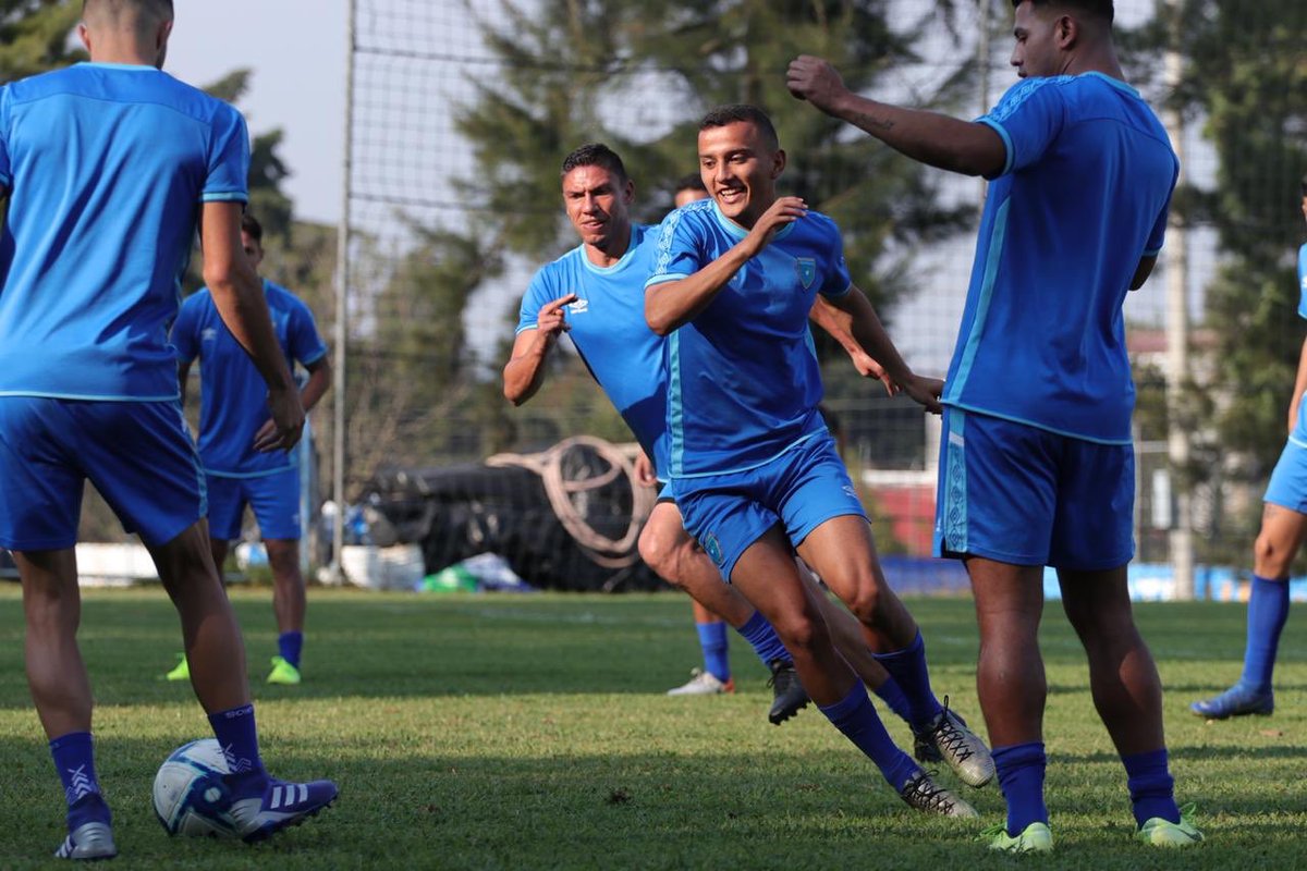 fedefut_oficial's tweet photo. Último entrenamiento de la #SeleMayor previo al partido ante @fepafut #VamosGuate #ModoSelección https://t.co/1ZbSLenZzC