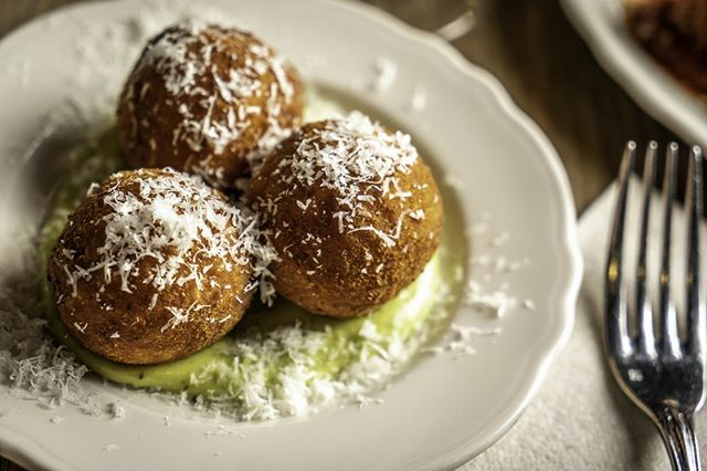 BarPrimi's tweet image. Sicilian Tomato Rice Balls, basil pesto #piccolini #dinnertime #italian #barprimi