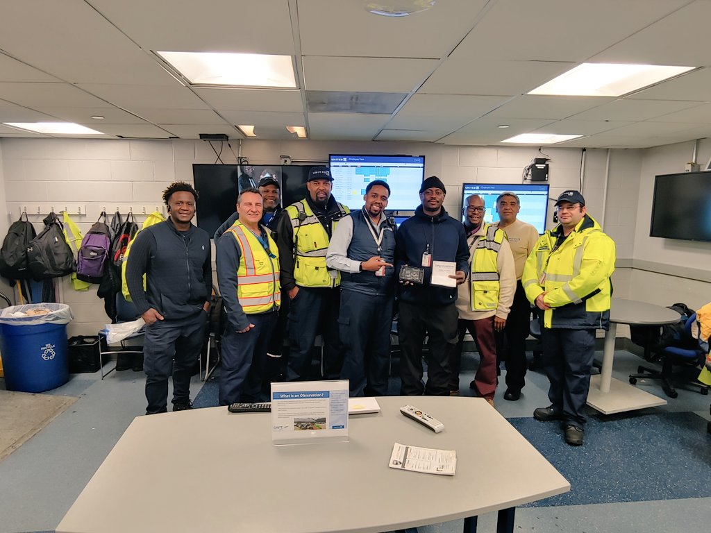 Congratulations to RS TL Joseph Ocansey on receiving his United 100! He treated a wheelchair customer like she was his own family, making sure her wheelchair was set up correctly and that she was comfortable.@mtmorais28 @susannesworld @Trozie2 @EWRmike @weareunited @AlanJeanUA