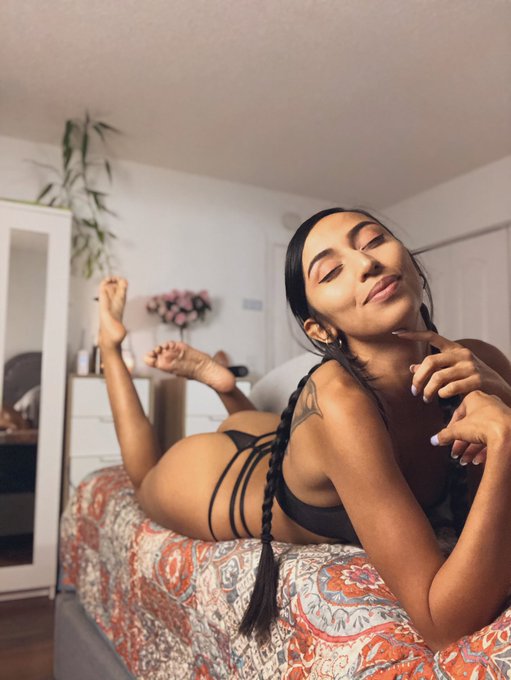 I&rsquo;ll be online by 8pm est! Fingers crossed my cam quality is up! 😅 please join me tonight, I&rsquo;ve missed<a href="/tag/chaturbate"class="tags"><span>#chaturbate</span></a>