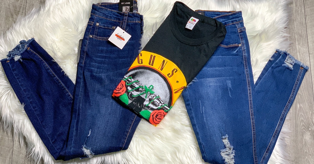 'She's got a smile that it seems to me, reminds me of childhood memories... where everything was as fresh as the bright blue sky...' ✨
#fashion #gunsnroses #sweetchildomine #boutique #bandtees #shoppingaddict #socalvibes #instagramboutique