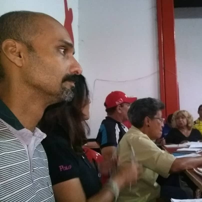 PSUVValle's tweet photo. #Ahora en desarrollo la reunión del Equipo Político Parroquial El Valle para la planificación y ejecuciones de actividades. 

Con la presencia de nuestro Concejal Circuital Armando Graterol y jefes de UBCH.

@nicolasmaduro 
@erikafariasccs 
@partidopsuv 
@taniapsuv 
@dcabellor https://t.co/dfACUMRZPw