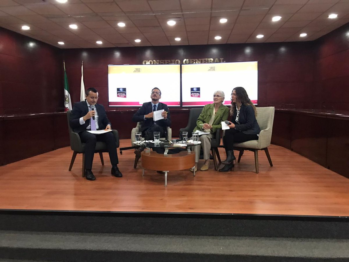Muchas gracias a las y los consejeros de la @ceenlmx por la invitación a la presentación del libro “Doing Democracy with Circles”. 
Envío una felicitación a la coautora, #DraKayPranis y al Dr. <a href="/jdtpaganelli/">Jose D.T. Paganelli</a> de la <a href="/FlacsoMx/">FLACSO México</a> por la excelente presentación.
