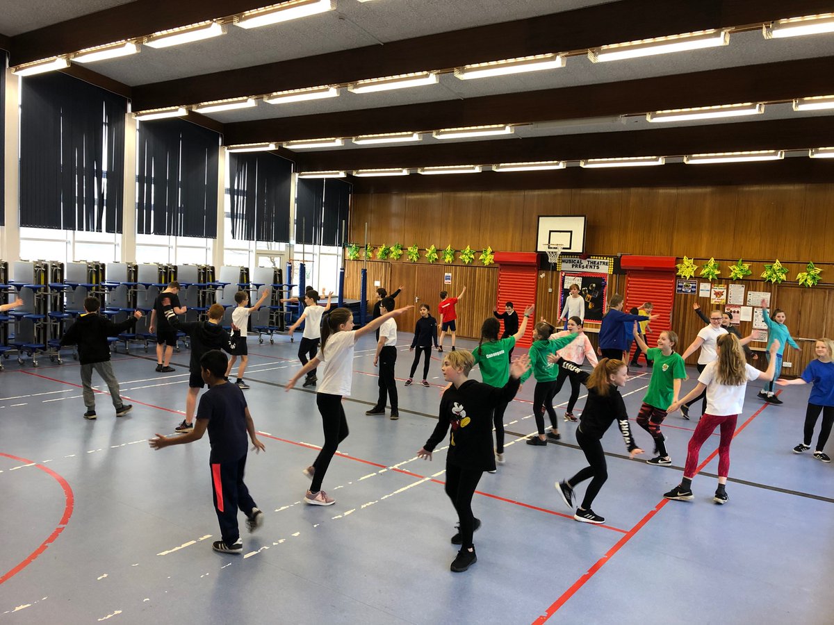 CanongatePS's tweet image. P7 &amp;amp; P6/7 #creativedance learning some ballet and contemporary movement with Mrs Scanlon to use in their group routines.