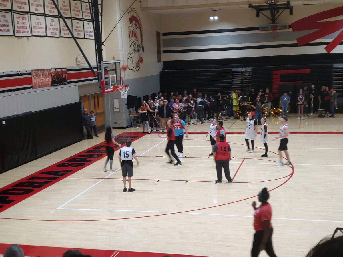 EmporiaSpartans's tweet photo. It’s game time for Circle of Friends at Emporia HS. #havefunincludeeverybody https://t.co/XGYKBt62Pk