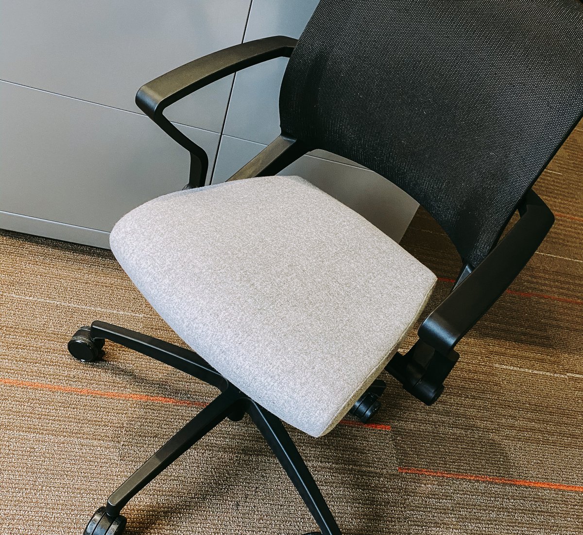 MBISeattle's tweet photo. We had fun over our lunch hour with Piper from Haskell Group in learning about new products &amp; sit testing a new chair from @via_seating ! Check out @IntegraSeating &amp; @DARRANFurniture as well! https://t.co/aZtVxY8a1r
