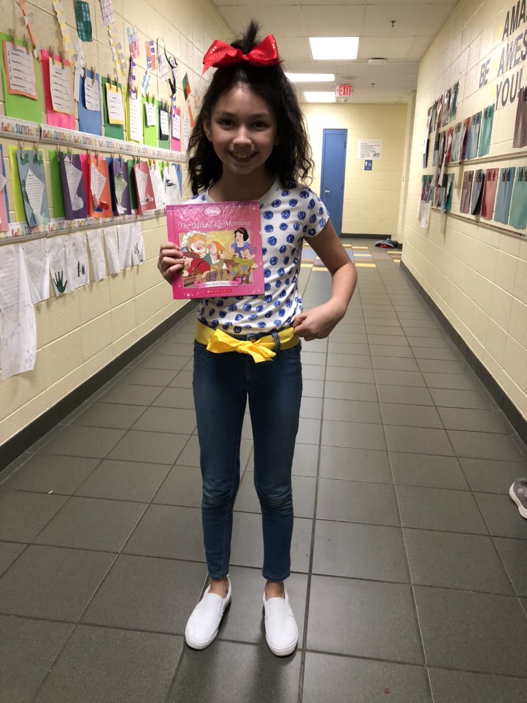 AlysonDurrett's tweet photo. Dress as your favorite character day! @columbiaeschool #cesastros #gofourthCES https://t.co/ZUglGBTpKI