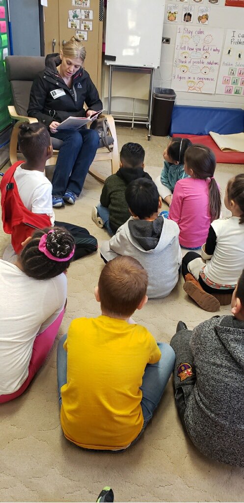 RHLeeESGrade1's tweet photo. 1st grade has been having so much fun during Read Across America week! #askmewhatimreading @RHLeeESReading @RHLeeESAACPS @AacpSeril https://t.co/JzK9FbY9sM