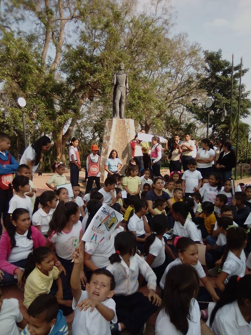 yohacbitrujillo's tweet photo. Caminata por los Derechos Humanos con los niños y niñas de la https://t.co/sQ1Co4ZP1G Emiro Fuenmayor CIRCUITO #1 Betijoque #Trujillo #TutorCbit #VoceraCRA #DialogoYConvivencia @psuvaristobulo @vane_prieto @RCcbit_trujillo @LaidelyPsuv https://t.co/7gwyPPz7KA