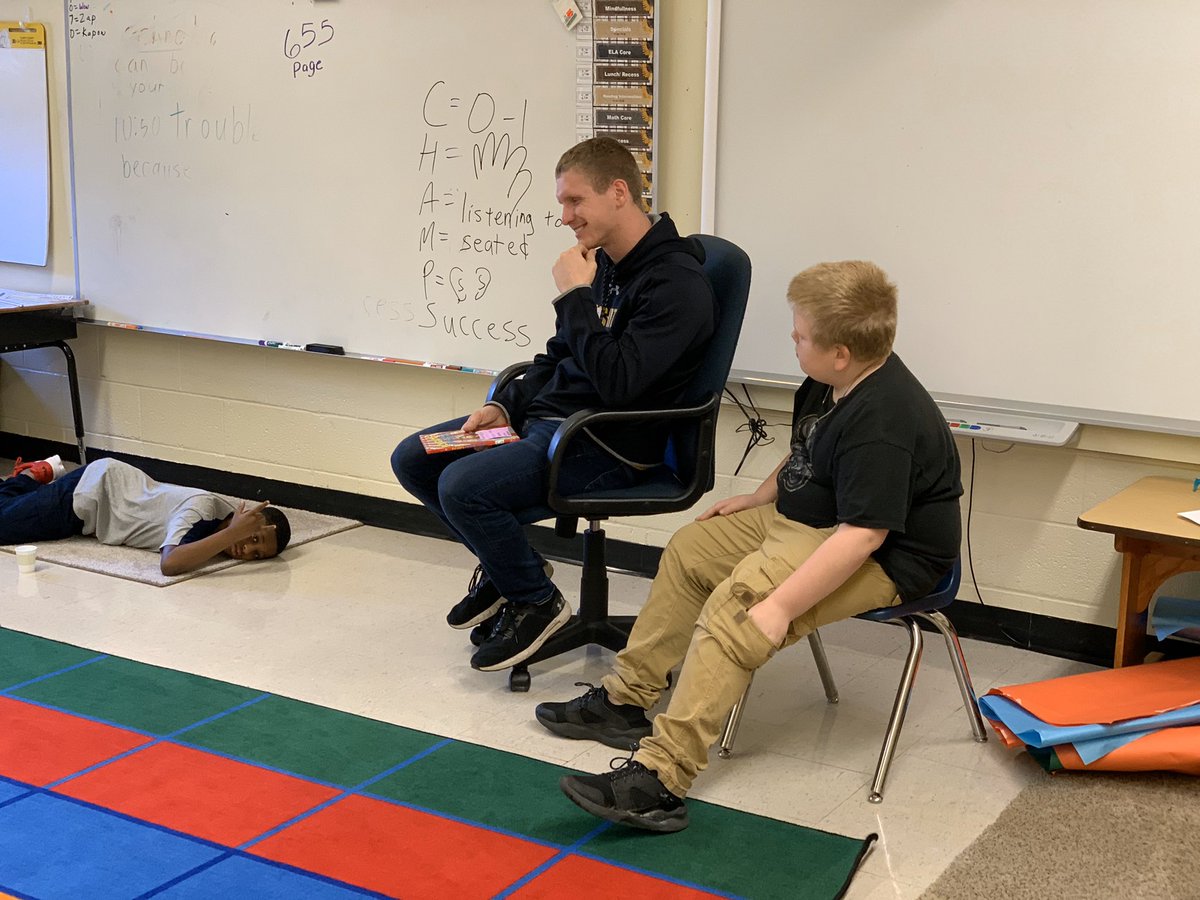 bryant_259's tweet photo. Today some WSU Student Athletes came to Bryant to read to our Hornets for Read Across America Week. Our students have had a lot of fun this week with our guest readers. Stay tuned to see who our special guest readers will be tomorrow! #WPSProud #OneNest https://t.co/QaD232ypYr