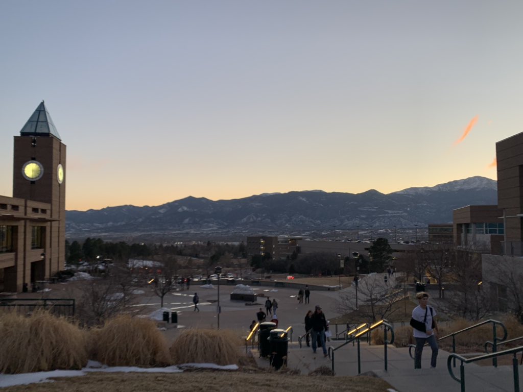 jolbean's tweet photo. 😍 @UCCS #campusview #nevergetsold #colorado https://t.co/2HYmNS1fOs
