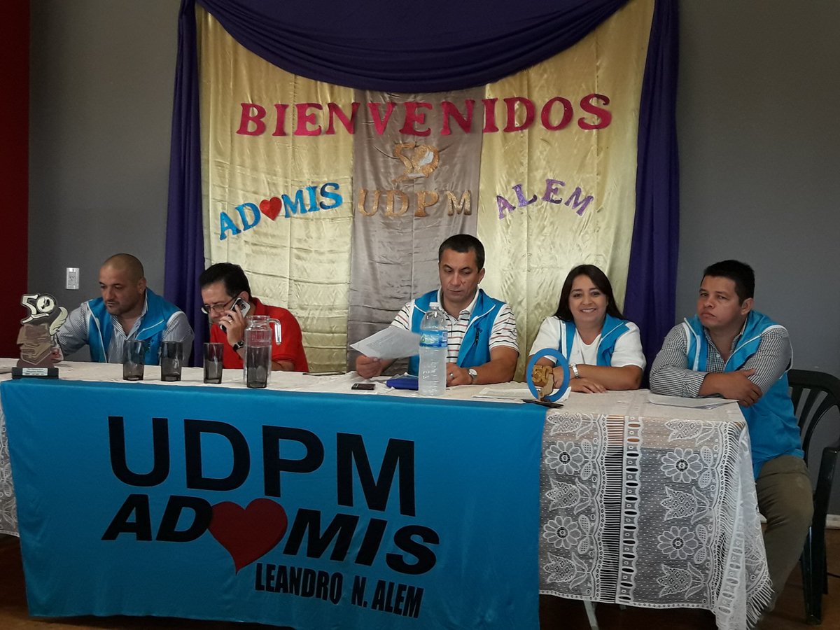 cecimerlo05's tweet photo. Reunion informativa con miembros de comision directiva.  De cara al docente. @Gladysmdasilva @CristinaFretes4 @fabianchilipank @Marcos42866602 https://t.co/F0MYngrGyQ