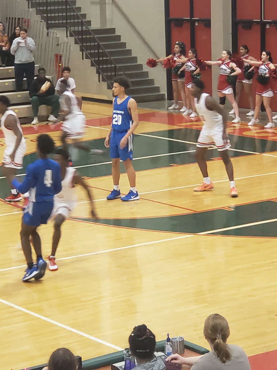 Leavenworth Pioneers vs. Topeka Highland Park Scots. Pioneers lead early 4-0