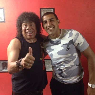 elorigendelgol's tweet photo. Esta es la foto de @wanchopeabila9 , con la Mona Giménez, el cantante más popular de Córdoba. Y si, Ramón tiene toda la pinta de que le gusta "el vino y la joda"...(? https://t.co/yiKN5i69h6