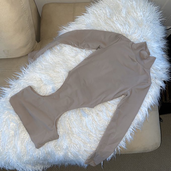 More items posted on my poshmark✨some for just $5💕 https://t.co/U1XYBMIQUX https://t.co/pobDWqq2MV
