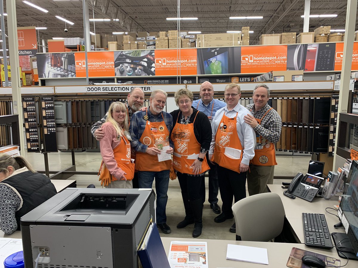 Recognizing Gary at 2581! Kitchen designer extraordinaire! Thank you for all you do Gary! Great job! #ProjectSelling