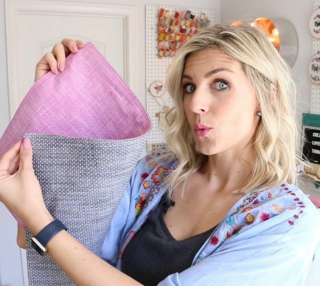 Ohh...Ahh a double sided placemat! Are you in the mood for pink or a spotted blue?? I love that you can pick whatcha like! ift.tt/39pibHO