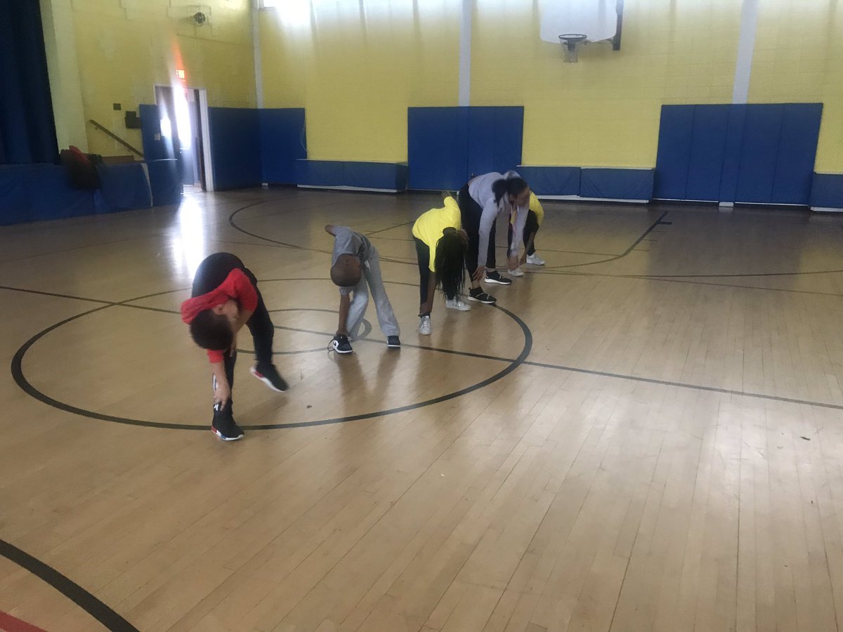 OLV_afterschool's tweet photo. Learning the importance of stretching before a #basketball game @OLV_afterschool @OLV_AP_CMoreira @CWCatholicSchls @ArchNY_Schools https://t.co/DOu6O9UuVg